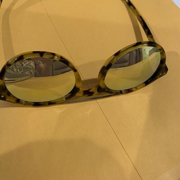 Madewell Honey Tortoise Frame Sunglasses With Amber mirrored Lens - Picture 3 of 8